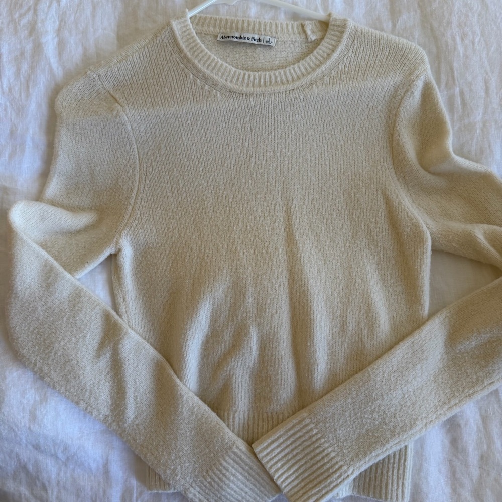 Abercrombie & Fitch Ivory Crewneck Sweater - Women's